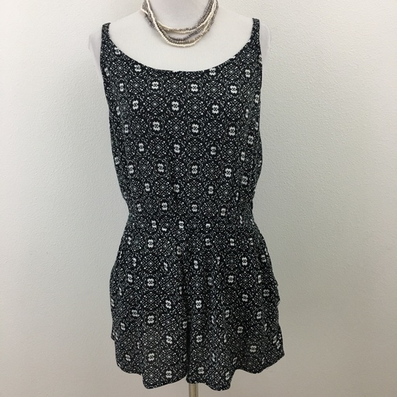 Shorts Romper with Pockets - Picture 3 of 10